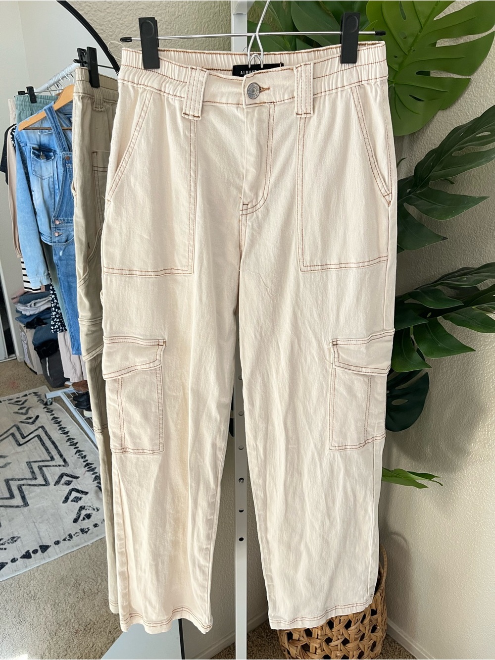Almost Famous Cream Contrast Stitch Utility Cargo Pants Sz M